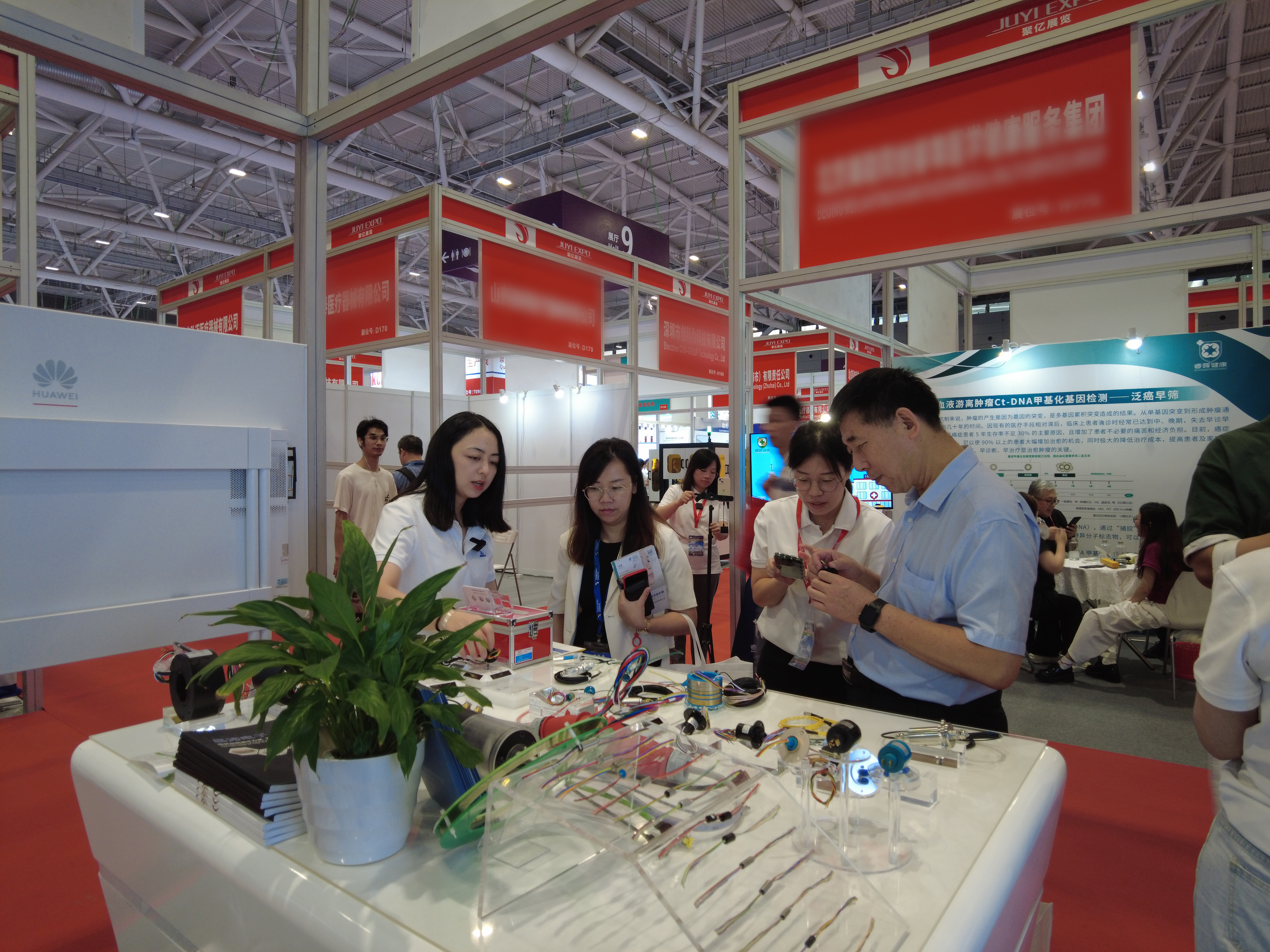 展会3(1).jpg